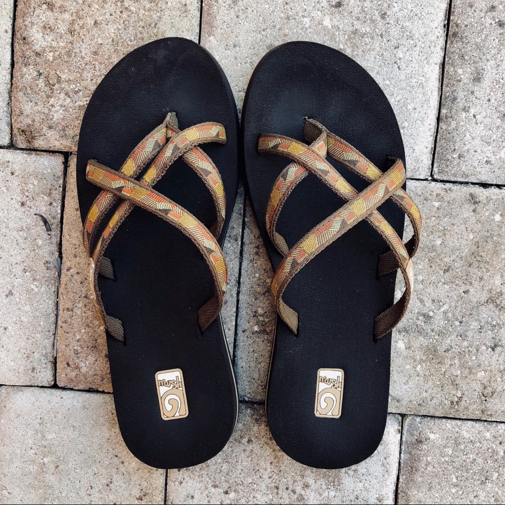 Teva • strappy sandals 8
